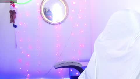 Snapshot of latinamav22 chatting on 06-26-26, 04:11 latinamav22 online show from 06-26-26, 04:11