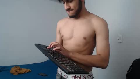 Snapshot of latinbunny7779 chatting on 12-22-24, 12:17 camilo online show from 12-22-24, 12:17