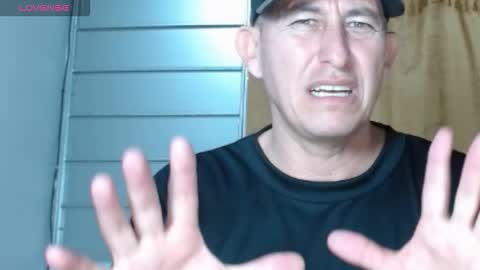 latindaddy_2025 online show from 10-21-25, 11:38