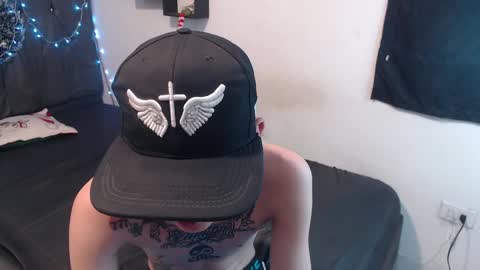 Snapshot of latins_boys_20 chatting on 12-17-24, 07:18 NICK online show from 12-17-24, 07:18