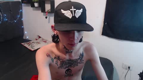 Snapshot of latins_boys_20 chatting on 12-18-24, 10:40 NICK online show from 12-18-24, 10:40