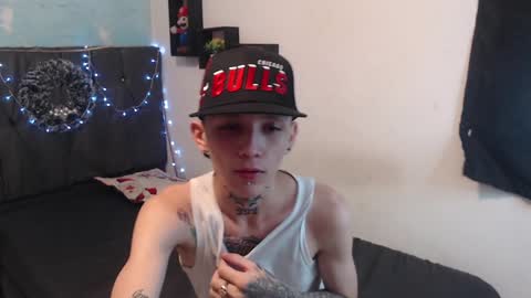 Snapshot of latins_boys_20 chatting on 12-29-24, 03:44 NICK online show from 12-29-24, 03:44