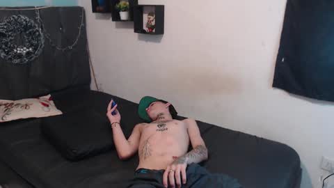 Snapshot of latins_boys_20 chatting on 12-30-24, 10:10 NICK online show from 12-30-24, 10:10