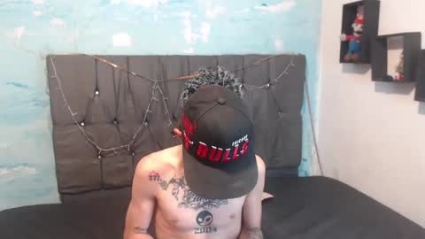 Snapshot of latins_boys_20 chatting on 01-29-25, 03:44 NICK online show from 01-29-25, 03:44