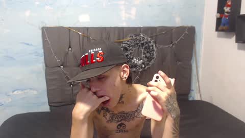 Snapshot of latins_boys_20 chatting on 01-29-25, 10:16 NICK online show from 01-29-25, 10:16