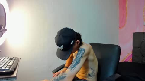 Snapshot of latins_boys_20 chatting on 10-08-25, 10:18 NICK online show from 10-08-25, 10:18