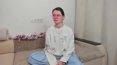 latoriacosner online show from 12-22-25, 12:35