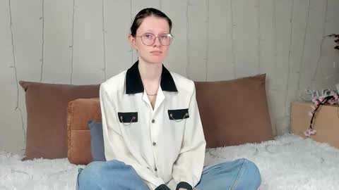 latoriacosner online show from 12-23-25, 05:16