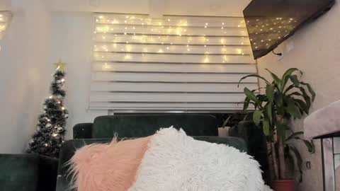 laura cruz online show from 12-12-24, 03:21