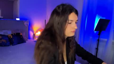 Snapshot of laura__leee chatting on 06-13-26, 05:05 Laura online show from 06-13-26, 05:05
