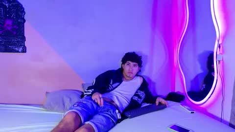 laura_and_kevin online show from 10-04-25, 01:53