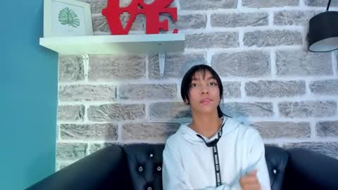 Laura online show from 03-03-25, 06:55