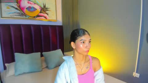 Snapshot of laura_aristizabal_19 chatting on 04-24-26, 12:18 Laura online show from 04-24-26, 12:18