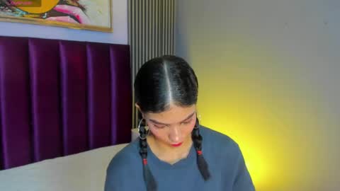 Snapshot of laura_aristizabal_19 chatting on 04-25-26, 12:30 Laura online show from 04-25-26, 12:30