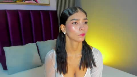 Snapshot of laura_aristizabal_19 chatting on 04-26-26, 12:25 Laura online show from 04-26-26, 12:25