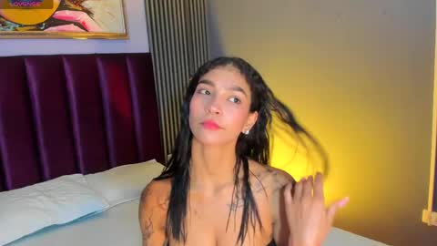 Snapshot of laura_aristizabal_19 chatting on 05-12-26, 11:51 Laura online show from 05-12-26, 11:51