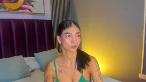 Snapshot of laura_aristizabal_19 chatting on 05-16-26, 11:53 Laura online show from 05-16-26, 11:53
