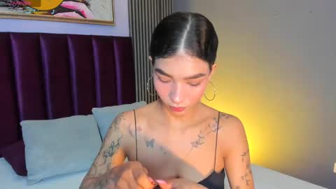 Snapshot of laura_aristizabal_19 chatting on 05-17-26, 11:50 Laura online show from 05-17-26, 11:50