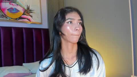 Snapshot of laura_aristizabal_19 chatting on 05-30-26, 12:02 Laura online show from 05-30-26, 12:02