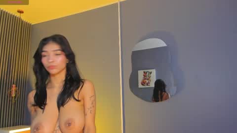 Snapshot of laura_aristizabal_19 chatting on 06-02-26, 12:07 Laura online show from 06-02-26, 12:07