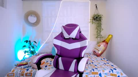 Snapshot of laura_candy02 chatting on 05-03-26, 06:03 LAURA online show from 05-03-26, 06:03