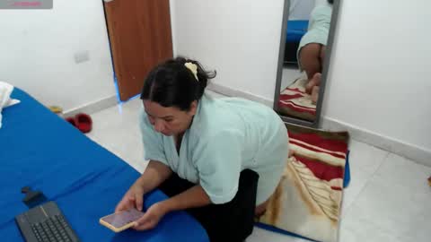 laura_foxx2379 online show from 04-17-26, 04:10