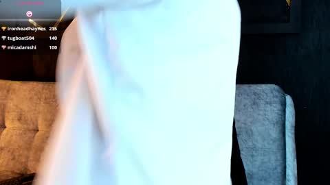 Snapshot of laura_hentai chatting on 03-04-25, 06:47 Laura online show from 03-04-25, 06:47