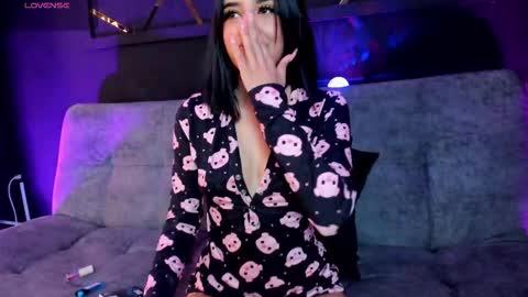 Snapshot of laura_hentai chatting on 03-07-25, 11:38 Laura online show from 03-07-25, 11:38