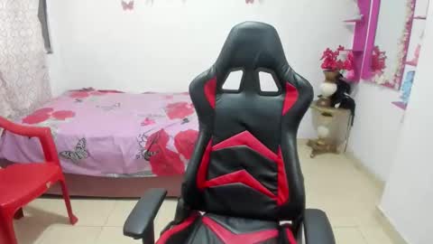 Snapshot of laura_hon11 chatting on 05-03-26, 01:39 laura_hon11 online show from 05-03-26, 01:39