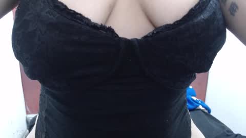  Laura  online show from 11-30-25, 01:31