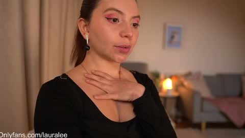 Snapshot of laura_lee chatting on 05-21-26, 01:34 Laura Lee. online show from 05-21-26, 01:34