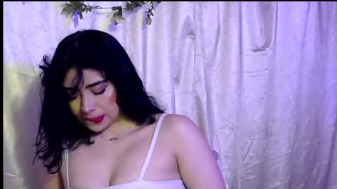 laura_pink01 online show from 03-08-25, 12:00