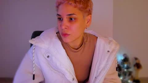 Laura Rose online show from 12-23-25, 12:19