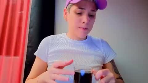 Snapshot of laura_r23 chatting on 07-09-26, 08:13 Laura Rose online show from 07-09-26, 08:13