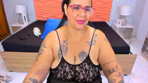 Laura online show from 03-28-26, 11:21