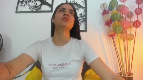 LAURA SOE online show from 01-11-25, 01:22