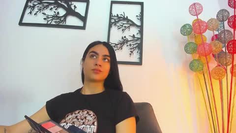 LAURA SOE online show from 02-17-25, 02:37