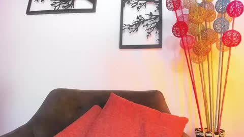 LAURA SOE online show from 02-25-25, 05:47