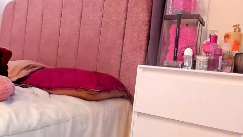 LAURA SOE online show from 02-25-26, 09:24