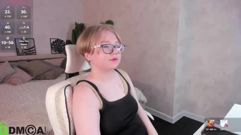 Snapshot of lauraaa_smith chatting on 02-25-26, 08:02 Laura online show from 02-25-26, 08:02