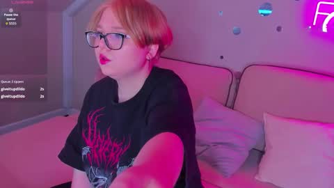 Snapshot of lauraaa_smith chatting on 02-26-26, 08:13 Laura online show from 02-26-26, 08:13