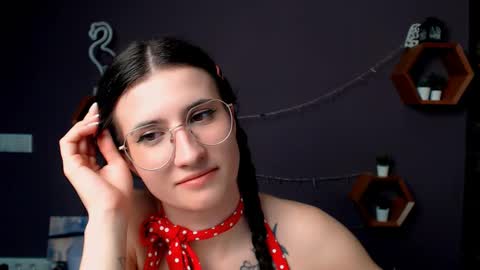 Laura online show from 03-11-25, 03:23
