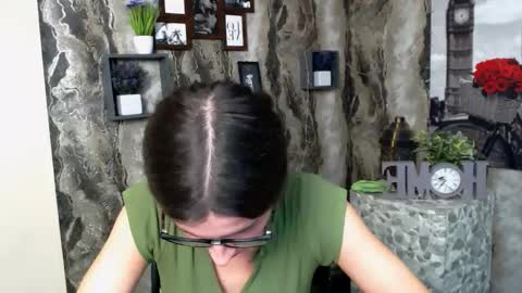 Laura online show from 10-14-25, 11:22