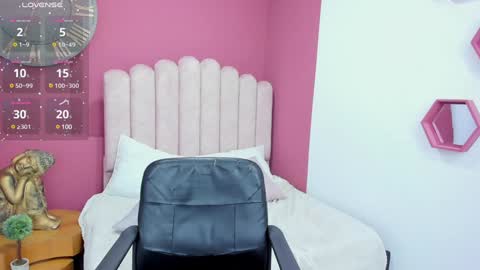 Laura Glowing online show from 01-18-25, 09:45