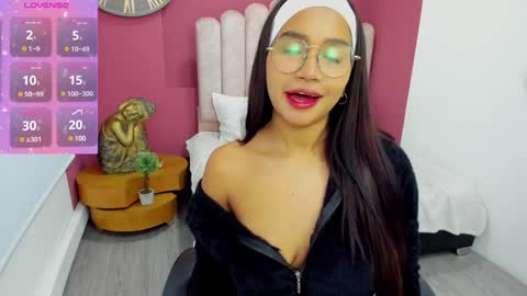 Laura Glowing online show from 02-02-25, 02:59