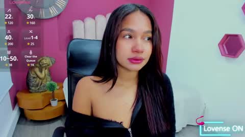 Laura Glowing online show from 02-20-25, 03:34