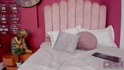 Laura Glowing online show from 03-06-25, 04:19