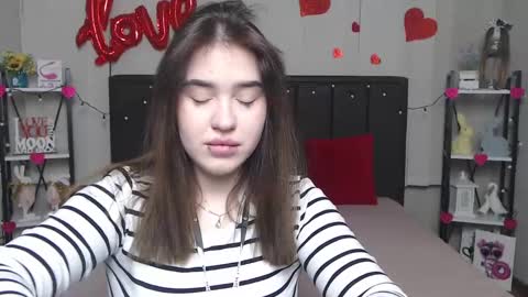 LauraHlot online show from 03-08-25, 06:43