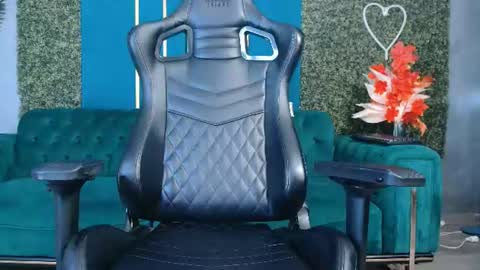 Snapshot of laurainemisti chatting on 07-17-26, 05:58 laura online show from 07-17-26, 05:58