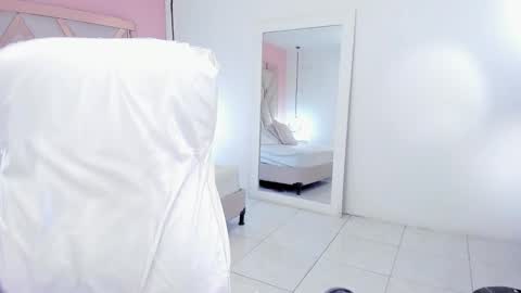 laura  online show from 12-01-25, 09:09